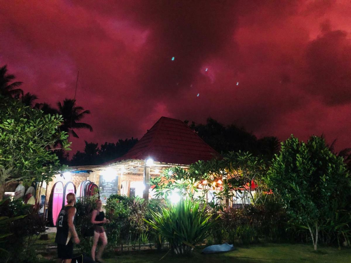 Mojosurf Camp Red Island Hotel Pasanggaran Exterior photo