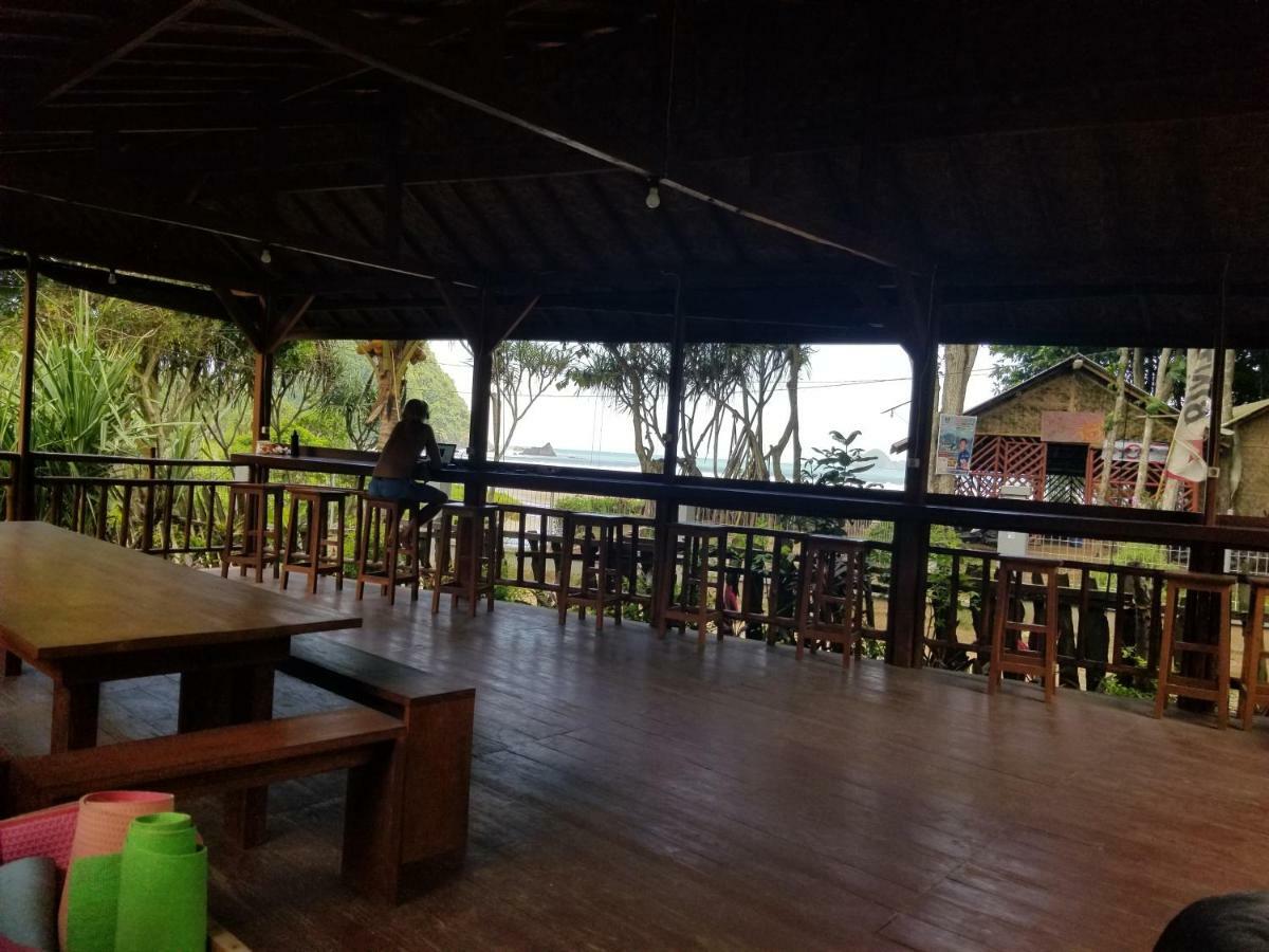 Mojosurf Camp Red Island Hotel Pasanggaran Exterior photo